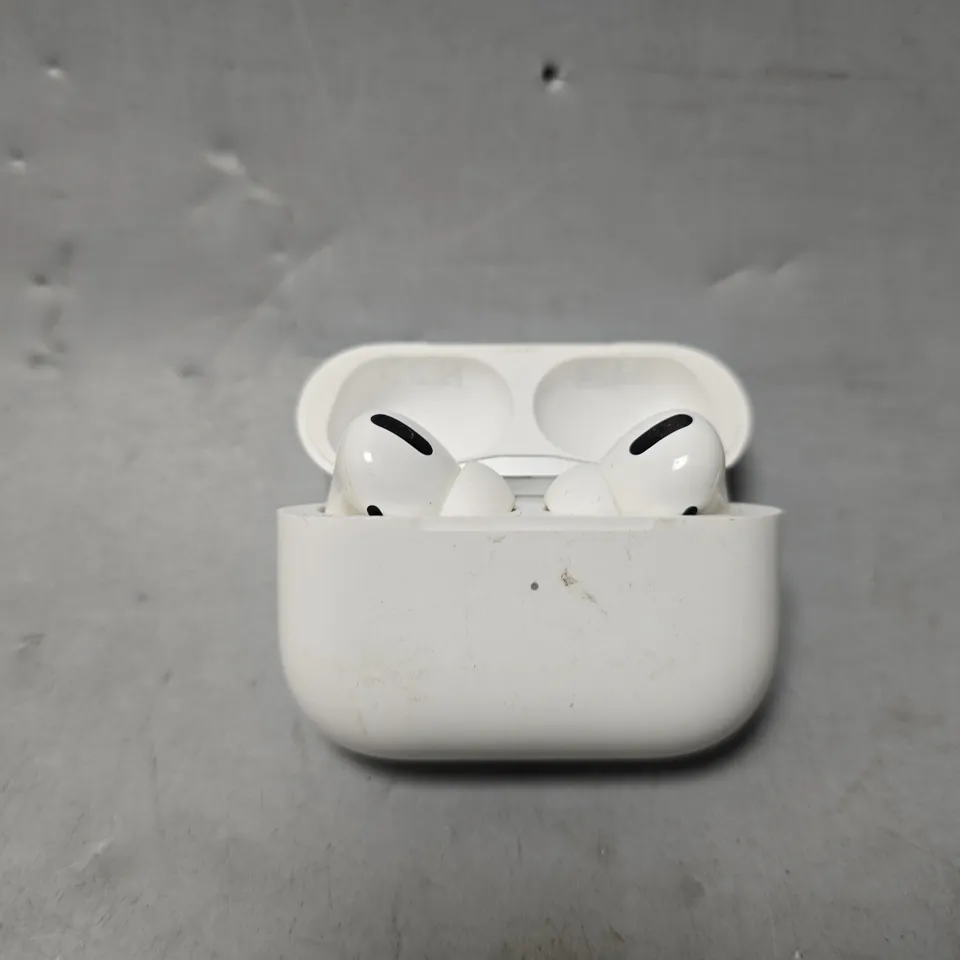 APPLE AIRPOD WITH CHARGING CASE - A2190