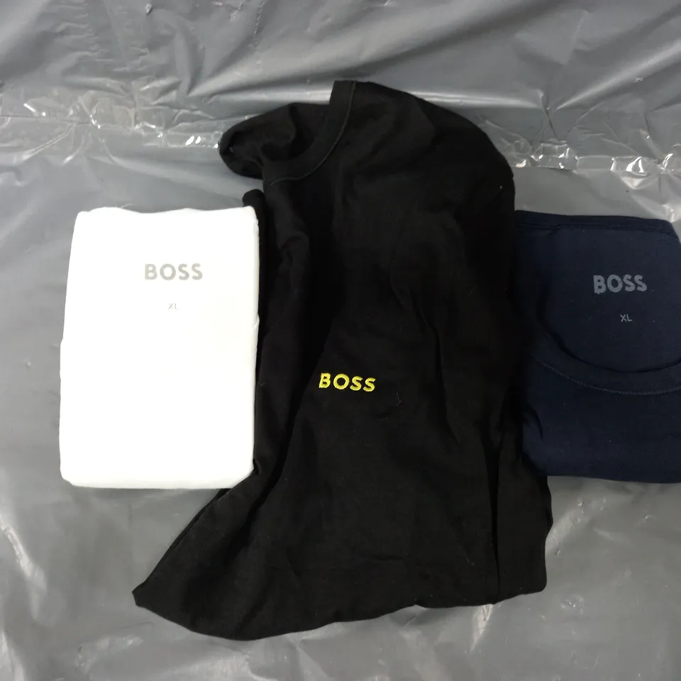 3 HUGO BOSS XL T-SHIRTS IN BLACK/NAVY/WHITE - XL