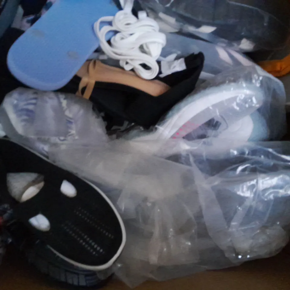 BOX OF APPROXIMATELY 15 ASSORTED PAIRS OF SHOES AND FOOTWEAR ITEMS IN VARIOUS COLOURS, STYLES, AND SIZES 