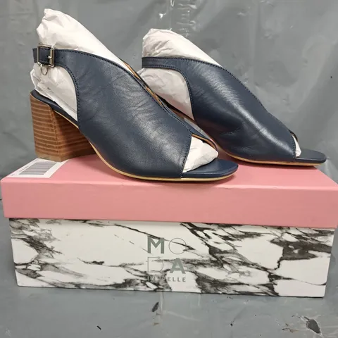 BOXED PAIR OF MODA IN PELLE LEATHER HEELED SANDALS IN NAVY SIZE 5