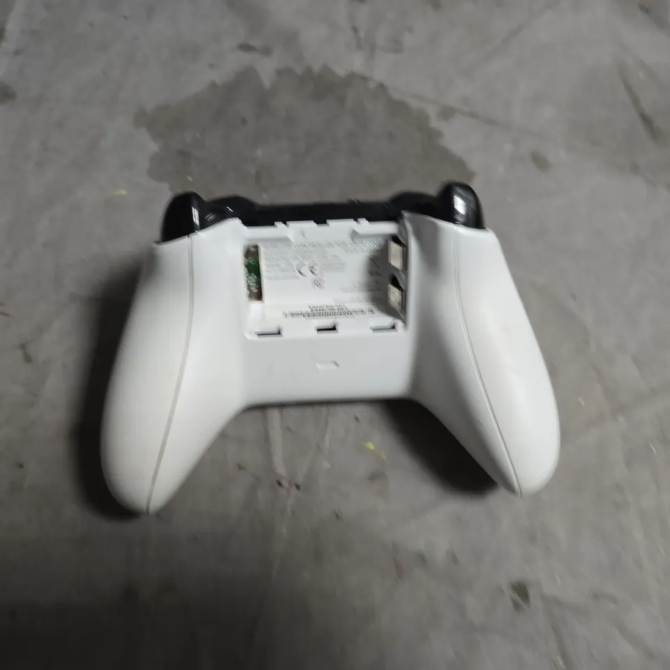 XBOX WIRELESS CONTROLLER (WHITE) – XBOX ONE