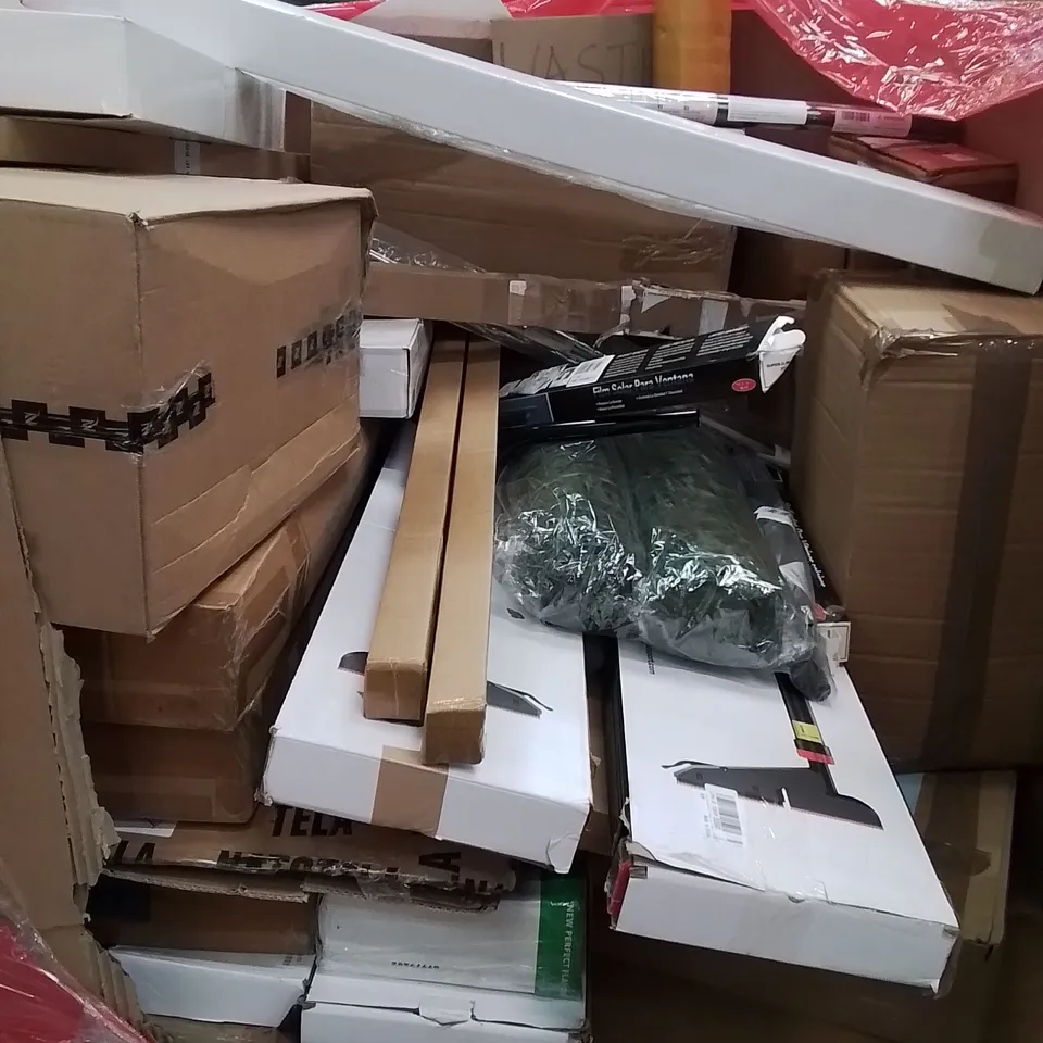 PALLET OF ASSORTED HOUSEHOLD GOODS AND PRODUCTS TO INCLUDE; NESTING COFFEE TABLES, CHILDREN'S TRAMPOLINES, DOORWAY CHIN-UP BARS ETC