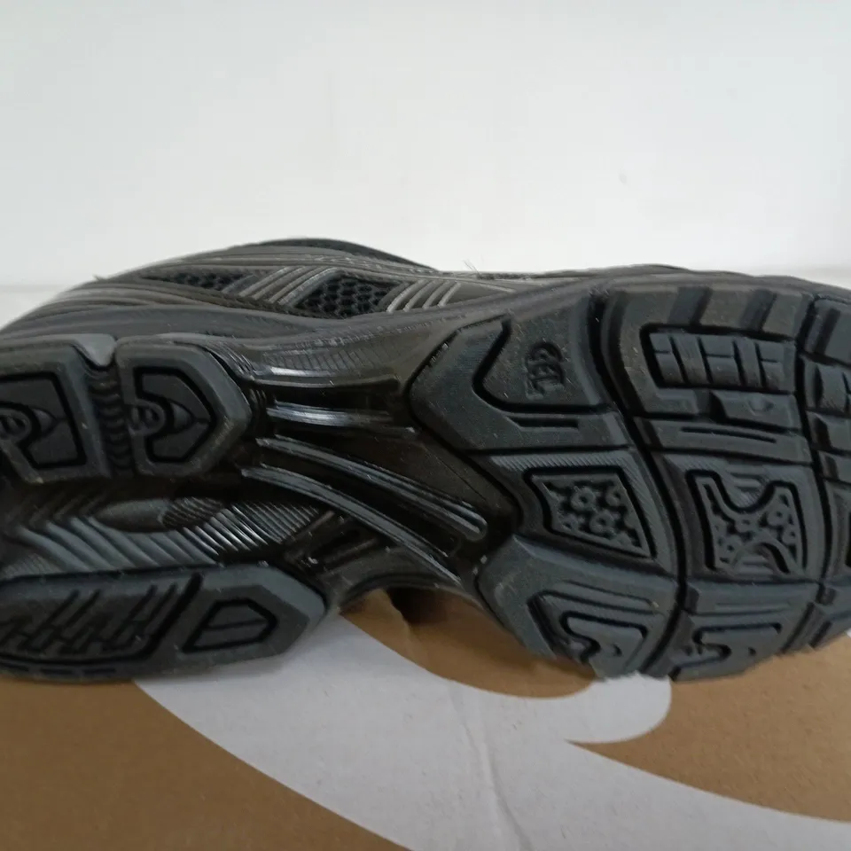 OASICS GEL-KAYANO 14 SIZE 8.5 (BLACK/GREY)