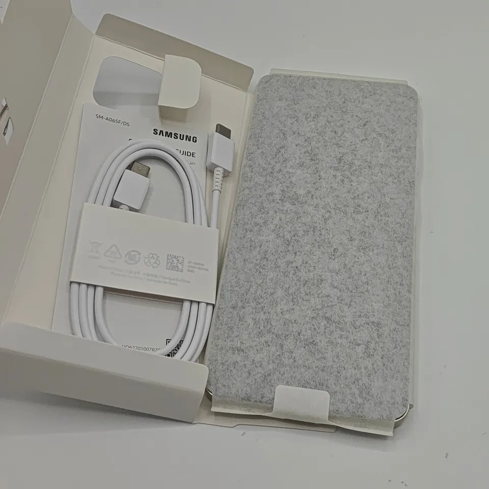 SAMSUNG GALAXY A06 4/128GB IN GOLD - SM-A065F