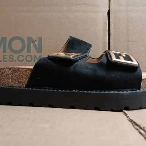BOXED PAIR OF UNBRANDED PLATFORM OPEN TOE SANDALS IN BLACK SIZE EU 41