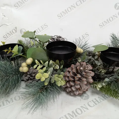 EUCALUPTUS AND BERRY TABLE CENTE