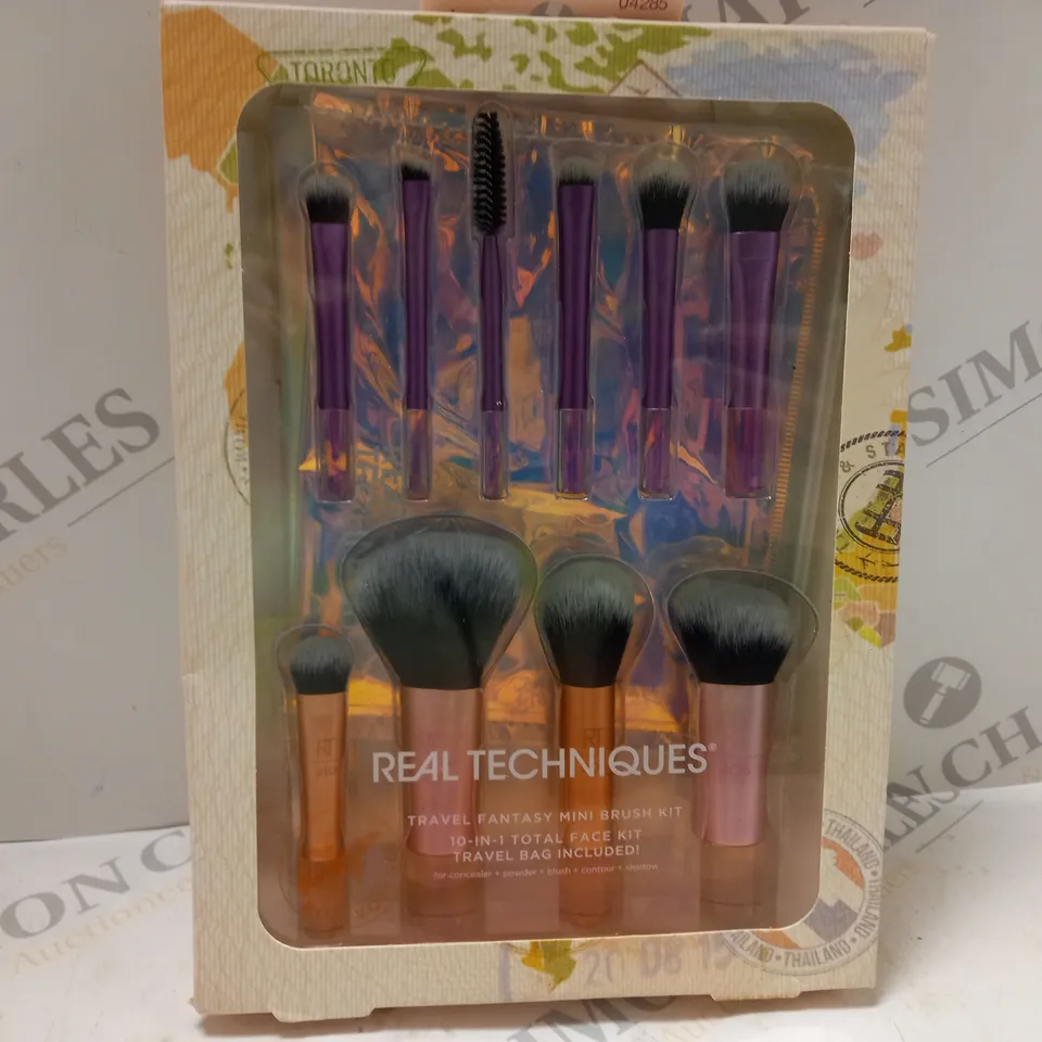 REAL TECHNIQUES TRAVEL FANTASY MINI BRUSH KIT