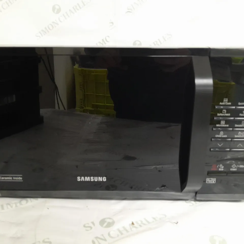 BOXED SAMSUNG MICROWAVE OVEN IN BLACK