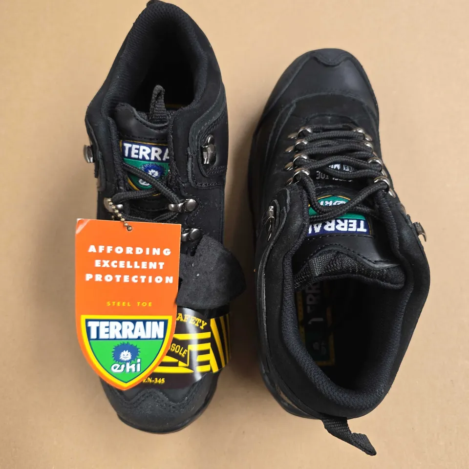 BRAND NEW BOXED TERRAIN EKI CHUKKA SAFETY SHOES IN BLACK - UK 6
