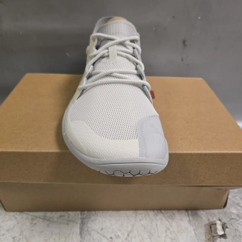 BOXED PAIR OF VIVO BAREFOOT PRIMUS LITE 3.5 SHOES IN MINERAL SIZE UK 5