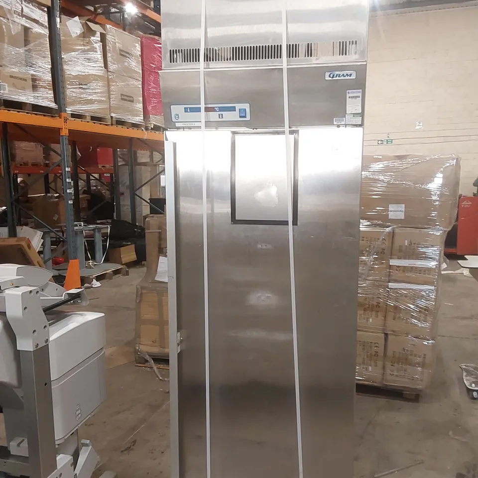 GRAM COMMERCIAL UPRIGHT FREEZER