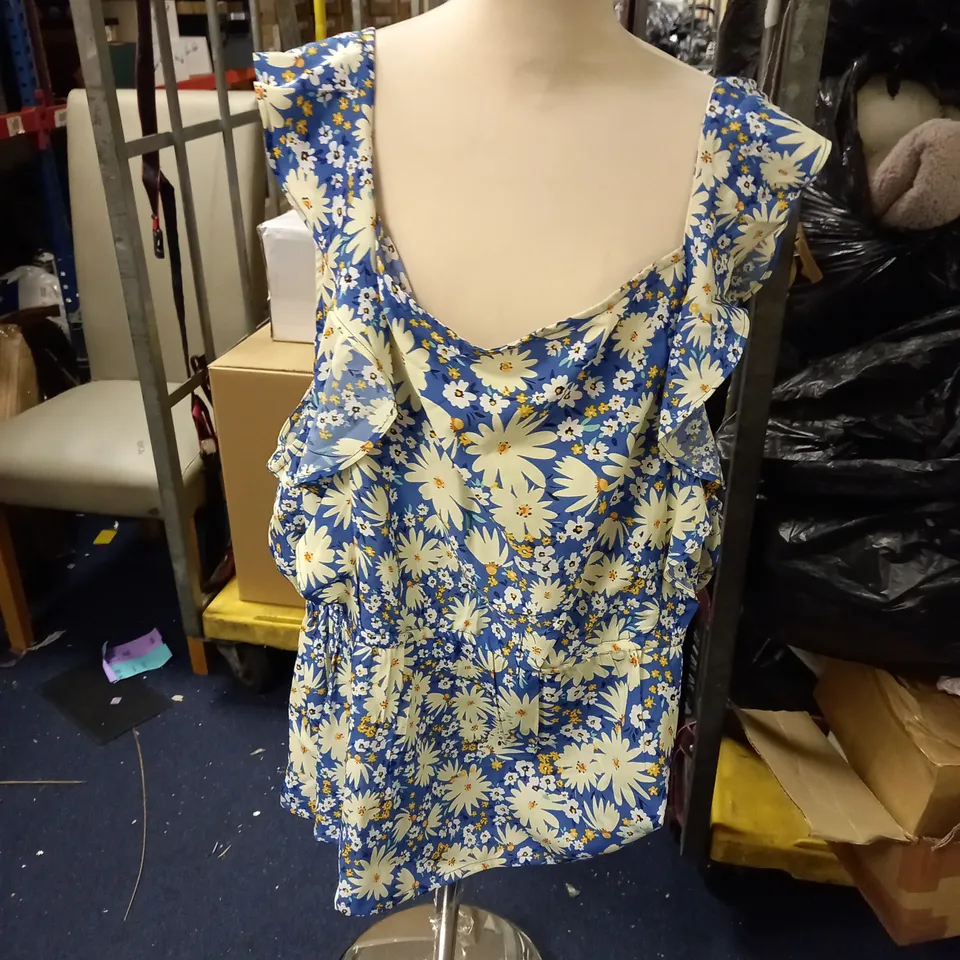 IN THE STYLE BLUE FLOWERY TOP UK 28