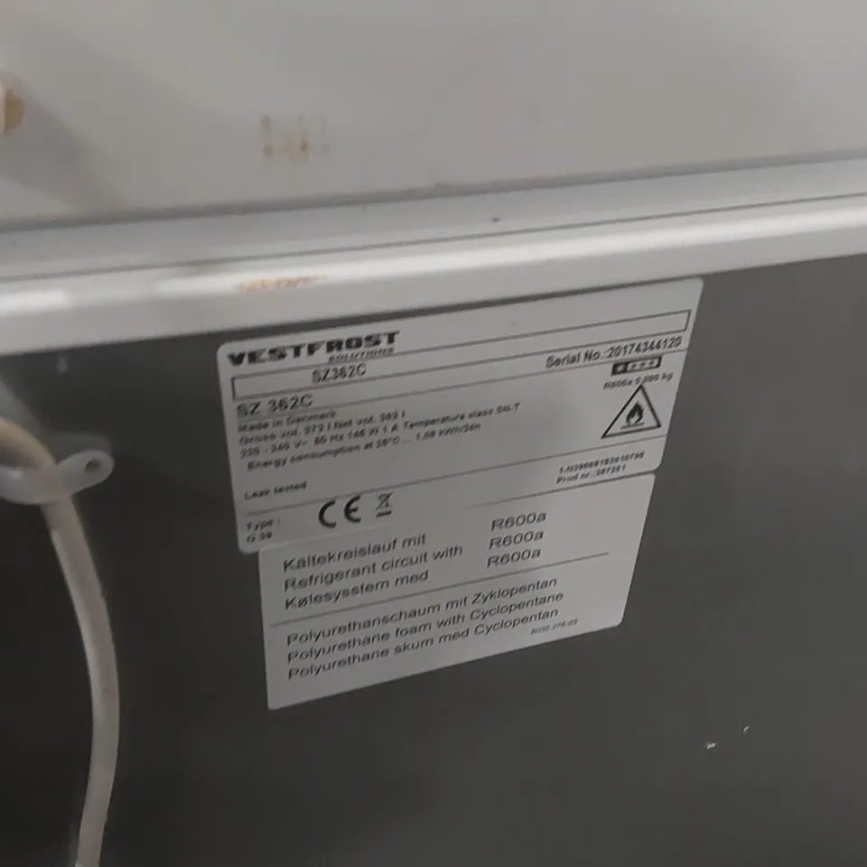 VESTFROST COMMERCIAL CHEST FREEZER SZ362C