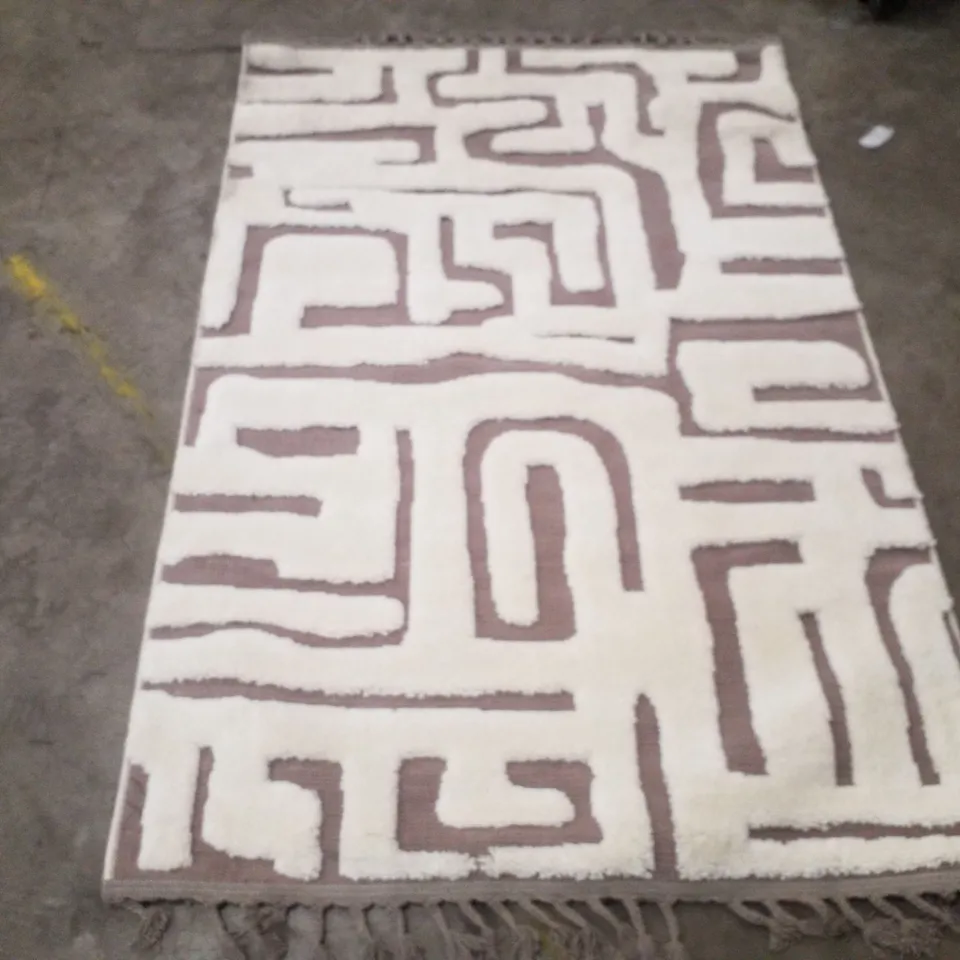 QUALITY DESIGNER AREA RUG - APPROXIMATELY  176X116CM