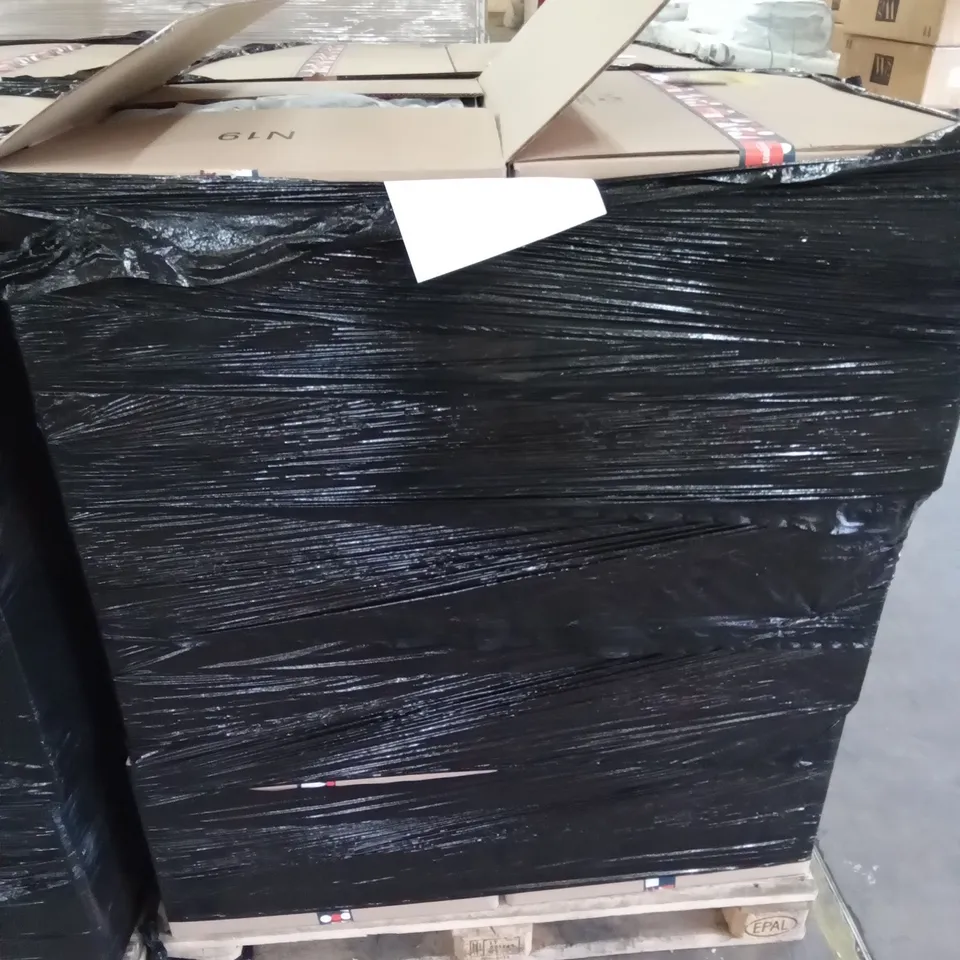 PALLET OF ASSORTED ITEMS INCLUDING PIDAN PET LEASH, CAKE TOPPERS, RABBIT EAR HEADBAND, ARTIFICAL FAKE FLOWERS, HALLOWEEN DECORATIONS