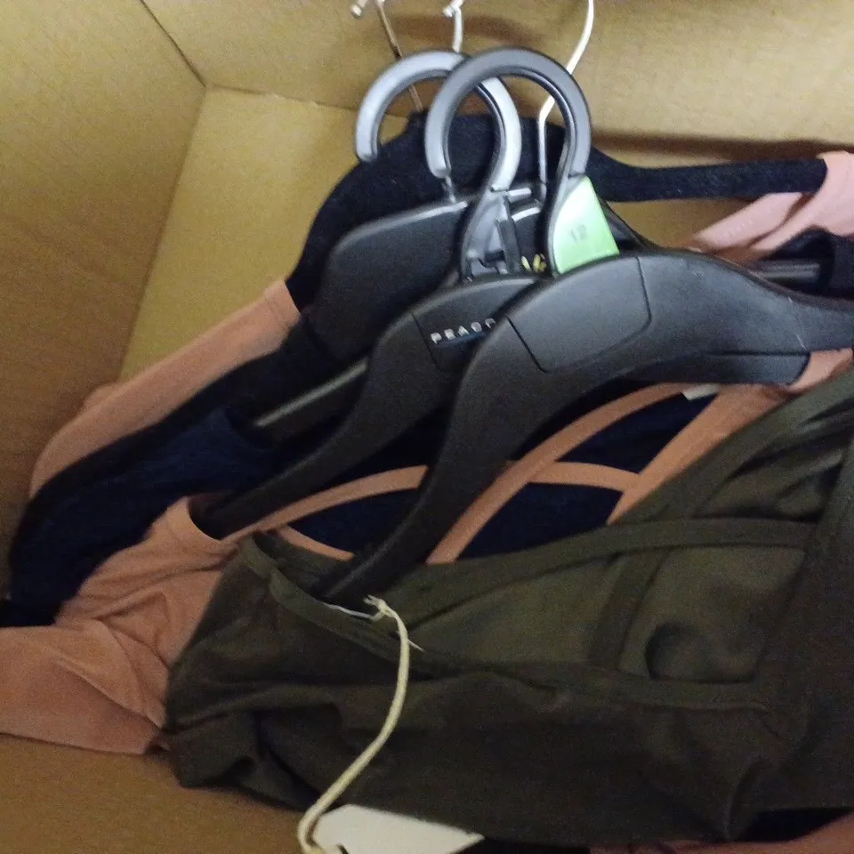 BOX OF APPROX 10 ASSORTED ITEMS OF MAISON DE NIMES CLOTHING IN VARIOUS SIZES AND STYLES 
