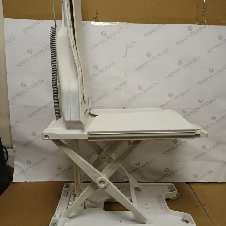 DRIVE BELLAVITA LIGHTWEIGHT RECLINING BATH LIFT