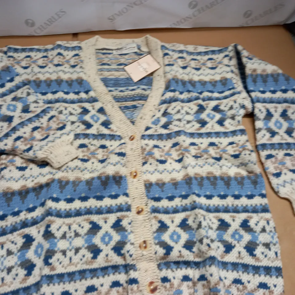 LOT OF APPROXIMATELY 15 LA MEILLE BUTTON V-NECK CARDIGANS - SIZE UNSPECIFIED