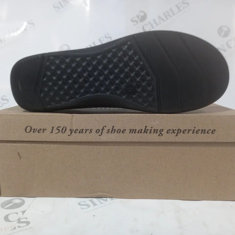 BOXED PAIR OF CUSHION-WALK GRACE SLIP-ON SHOES IN BLACK SIZE 5