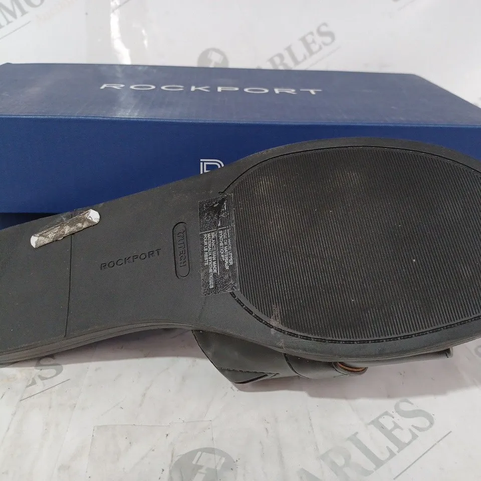 BOXED PAIR OF ROCKPORT YARA FLAT SANDALS IN BLACK UK SIZE 5