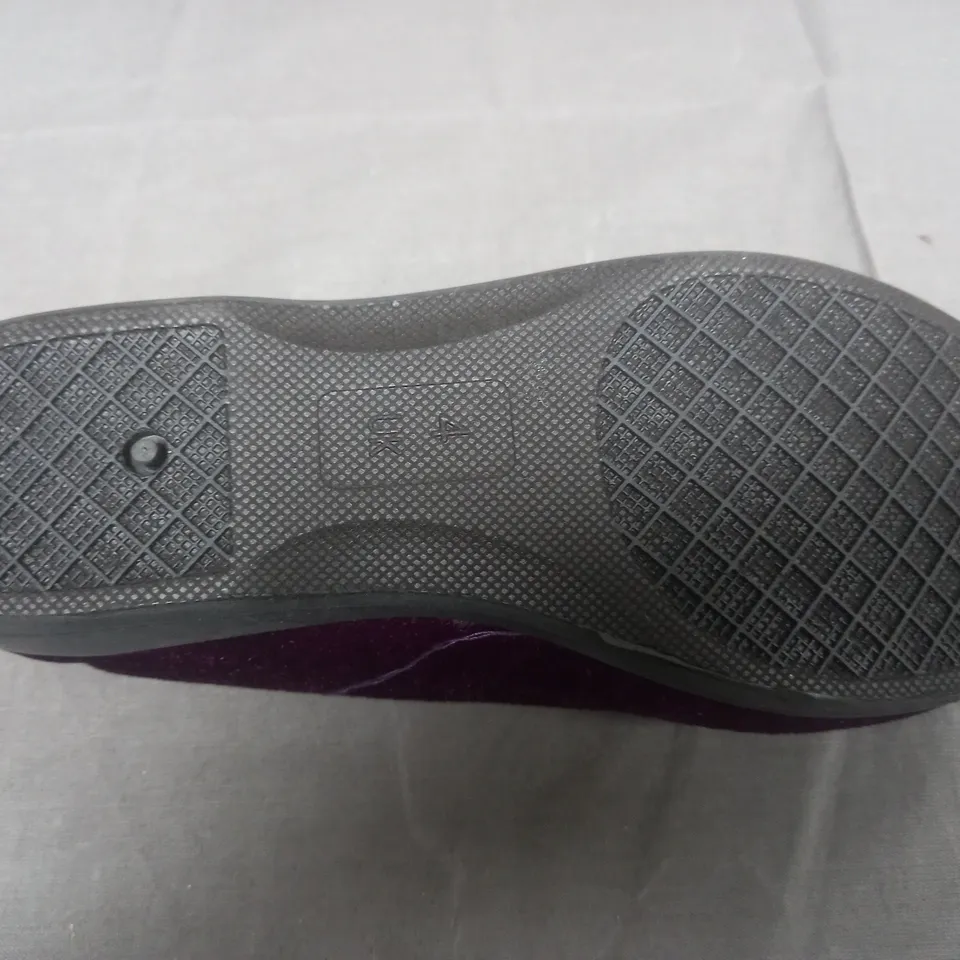 BOXED PAIR OF ZEDZZZ EMBROIDERED SLIPPERS IN PURPLE SIZE UK 4