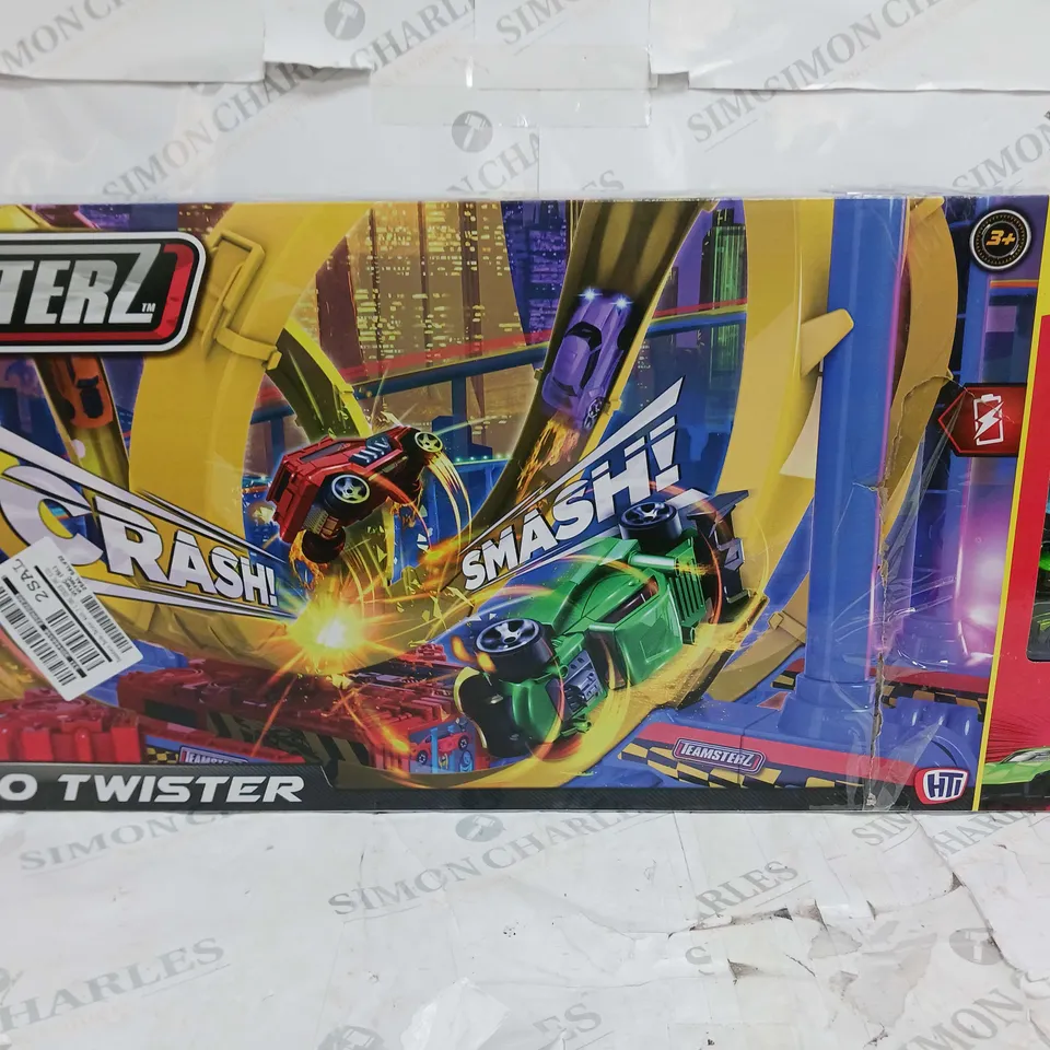 TEAMSTERZ TURBO TWISTER WITH 2 CARS  RRP £29.99