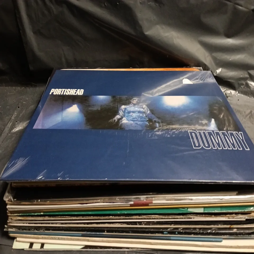 APPROXIMATELY 20 ASSORTED VINYLS TO INCLUDE BEATS INTERNATIONAL, HEAVEN, MARK RONSON ETC 