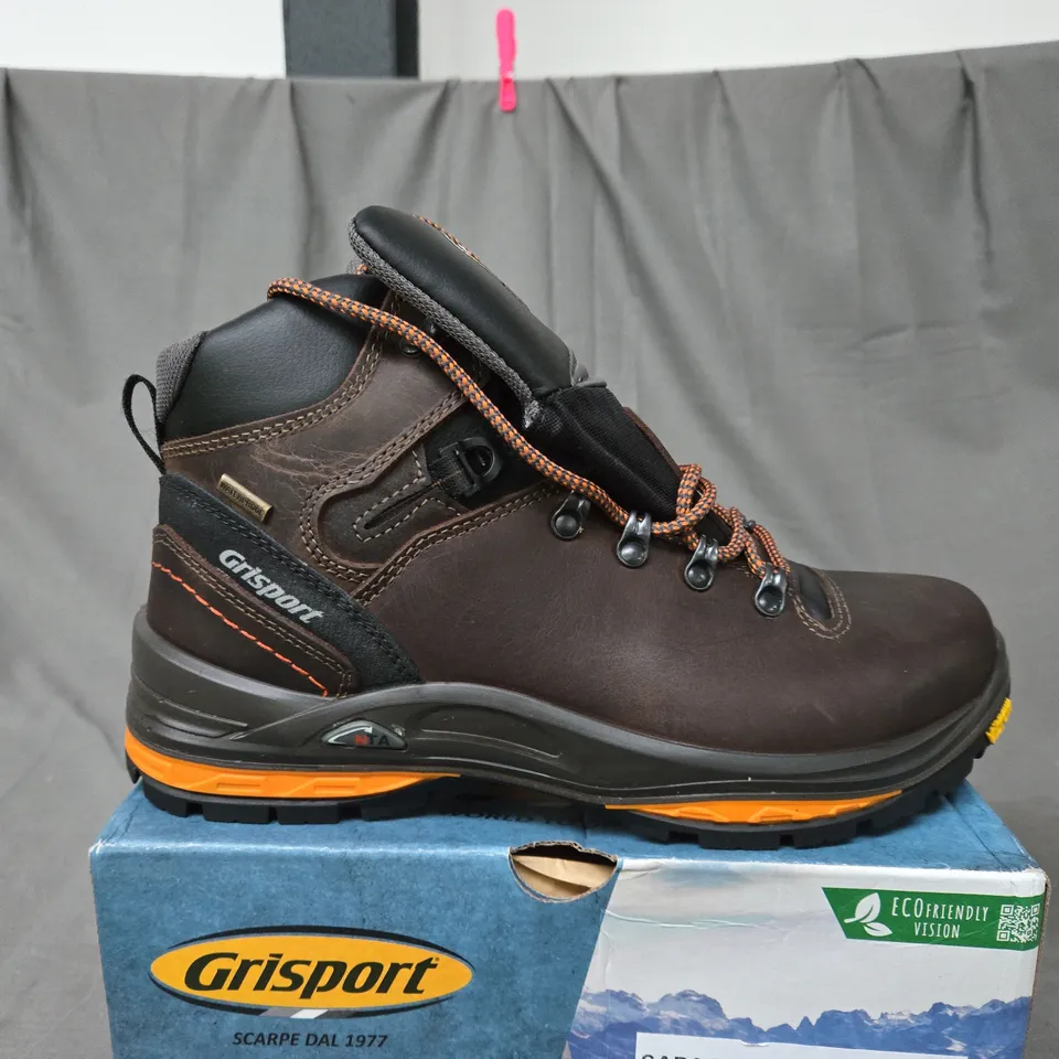 BOXED GRISPORT SARACEN WOLF HIKING BOOTS - SIZE UK 8