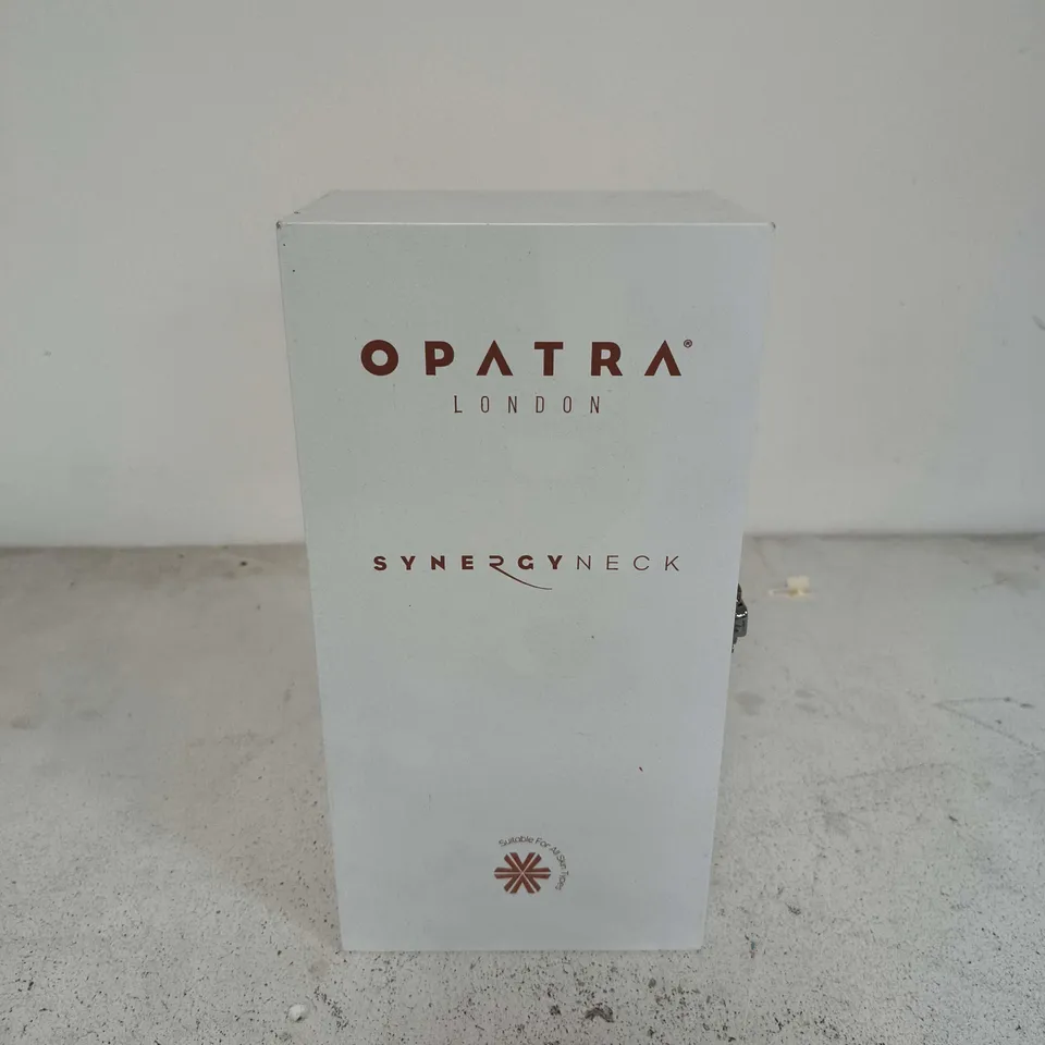 BOXED OPATRA LONDON SYNERGYNECK