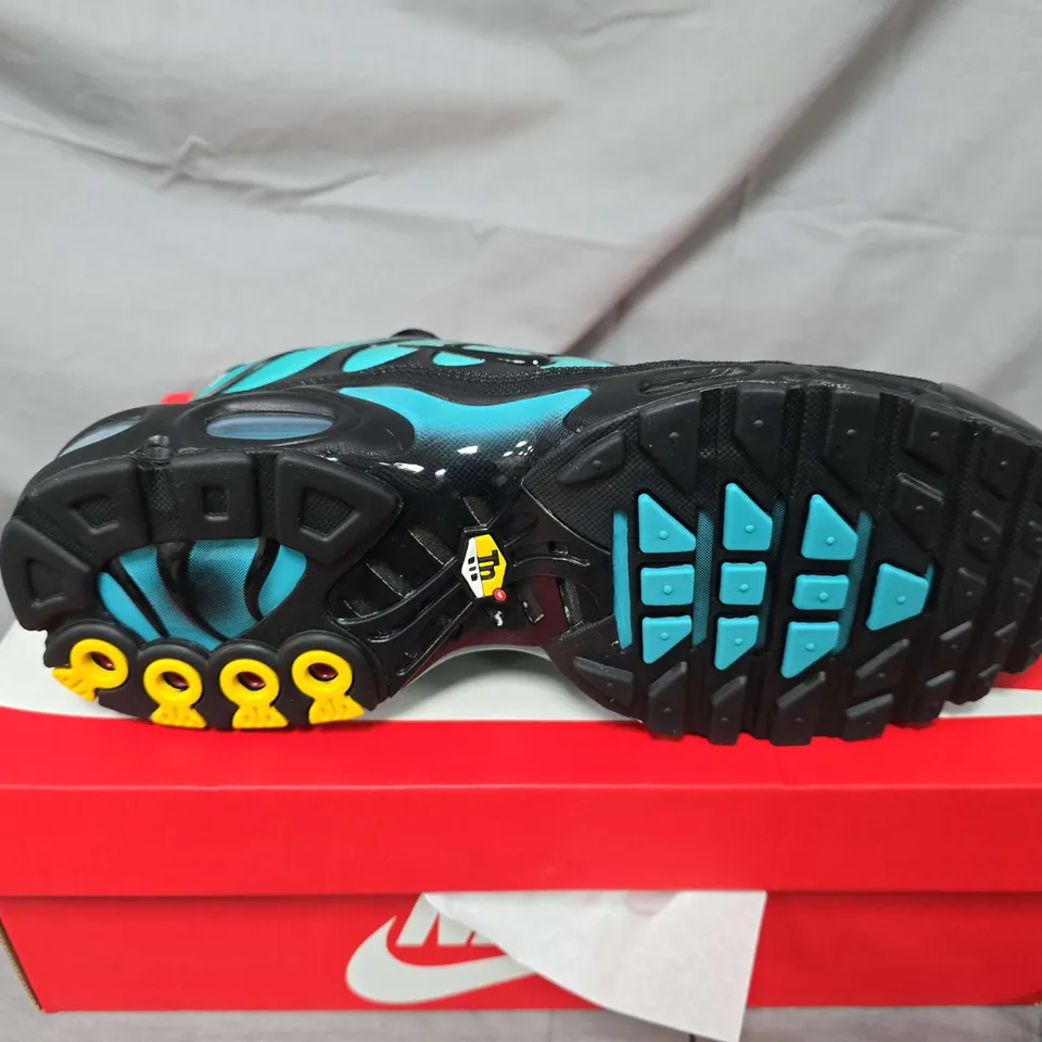 BOXED PAIR OF NIKE AIR PLUS MAX IN BLACK/BLUE - UK 8