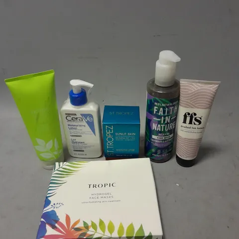 APPROXIMATELY 20 ASSORTED HEALTH & BEAUTY ITEMS TO INCLUDE - CERAVE MOISTURISING LOTION, TROPIC HYDROGEL MASKS AND FFS TAN LOTION