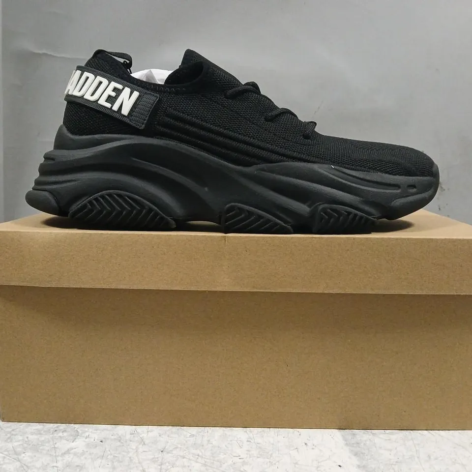BOXED PAIR OF STEVE MADDEN FABRIC SHOES IN BLACK SIZE UK 8