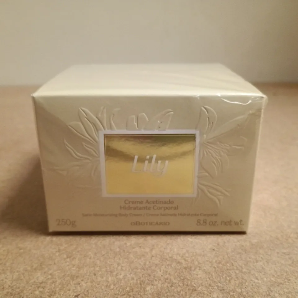 LILY SATIN MOISTURIZING BODY CREAM (250G)