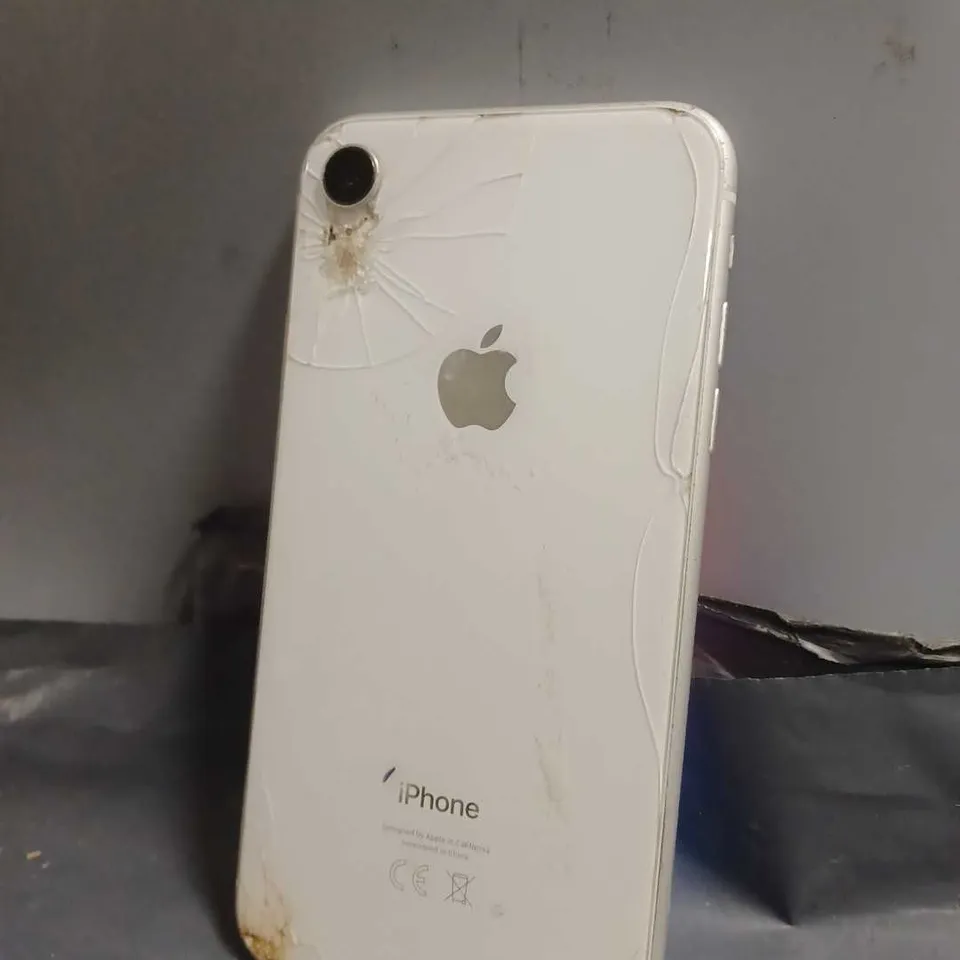 IPHONE XR - WHITE