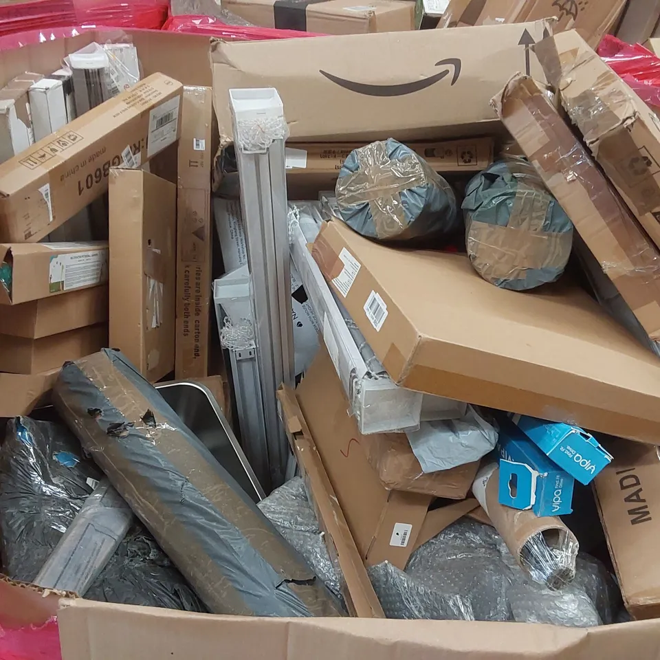 PALLET OF ASSORTED ITEMS INCLUDING: ANYCUBIC KOBRA 3 COMBO 3D PRINTER, BLINDS, DOME TENT, CAR LED LIGHT BAR ECT