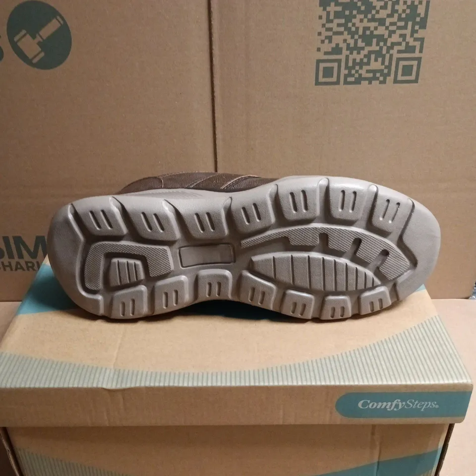 BOXED PAIR OF COMFY STEPS RAYMOND MEN'S CASUAL SHOES - 10