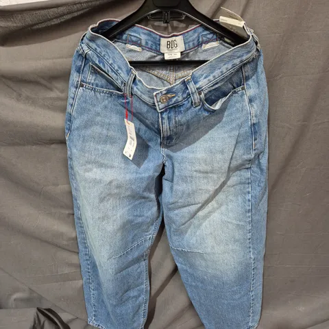 BDG URBAN OUTFITTERS JEANS – LIGHT WASH DENIM, UK 30 (30W X 30L)