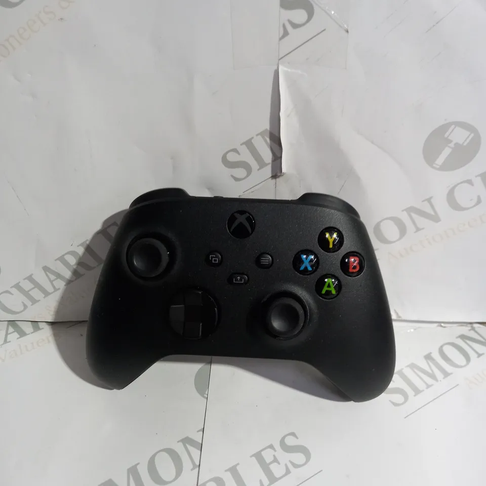 XBOX WIRELESS CONTROLLER IN BLACK