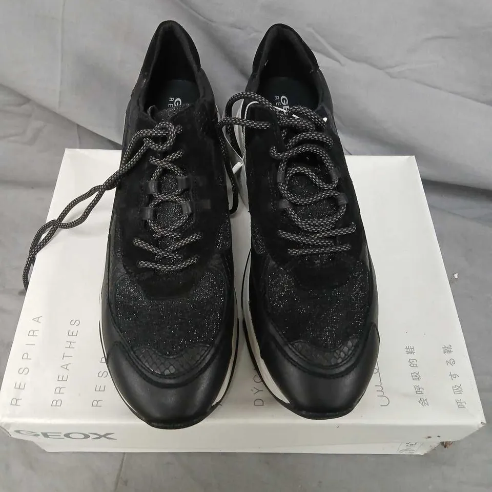 GEOX KIRYA BLACK SNEAKERS, UK 7 (EU 40) – GLITTERY UPPER