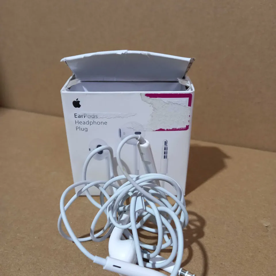 APPLE EARPODS WITH 3.5MM HEADPHONE PLUG