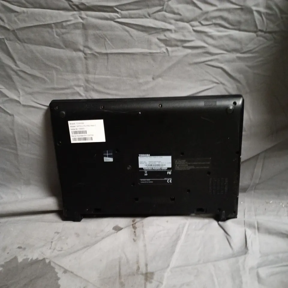 TOSHIBA SATELLITE PRO R40-C LAPTOP – KEYBOARD DAMAGED, BLACK