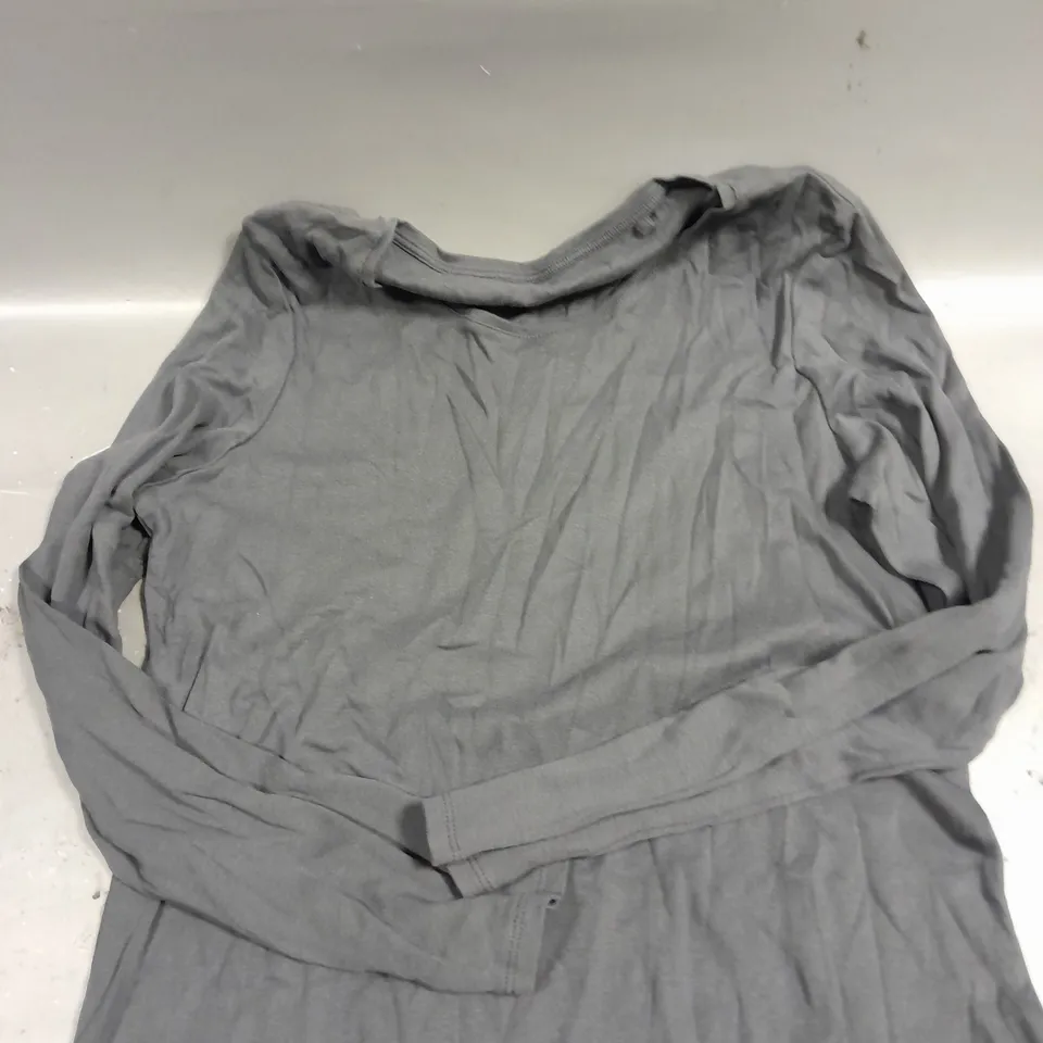 APPROXIMATELY 15 ASSORTED CLOTHING PRODUCTS IN VARIOUS STYLES & SIZES	