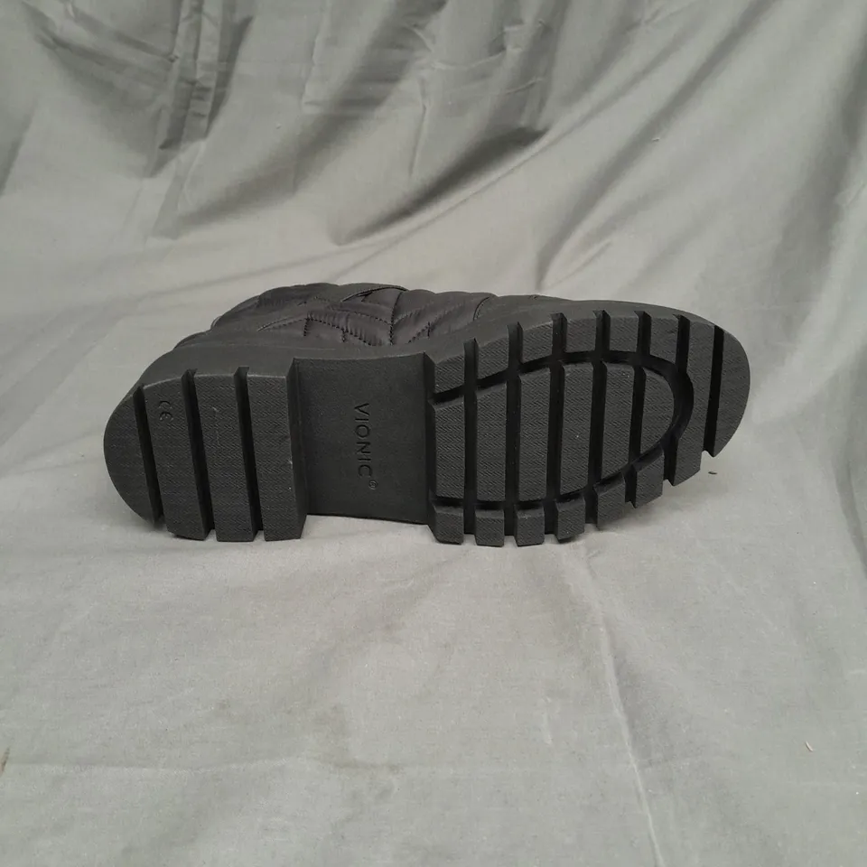 VIONIC LADIES QUILTED BLACK ZIP FASTENING BOOTS SIZE 7