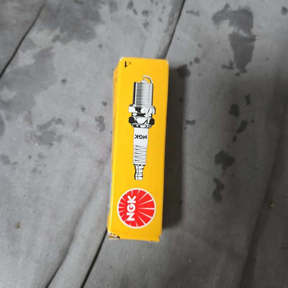 APPROXIMATELY 12 ASSORTED AUTOMOTIVE ITEMS INCLUDING SPEED PAINT , DRILL SET AND NGK SPARK PLUG