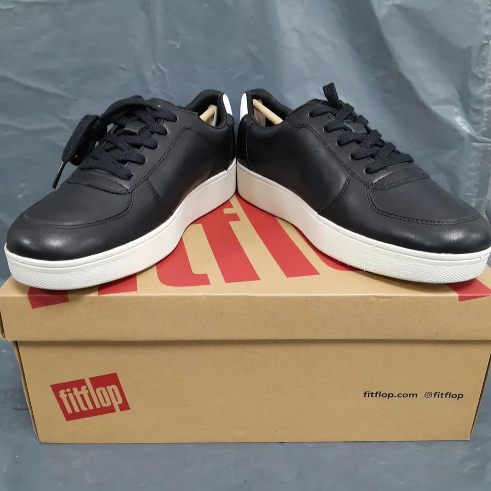 BOXED PAIR OF FITFLOP RALLY LEATHER PANEL SNEAKERS IN BLACK SIZE UK 5