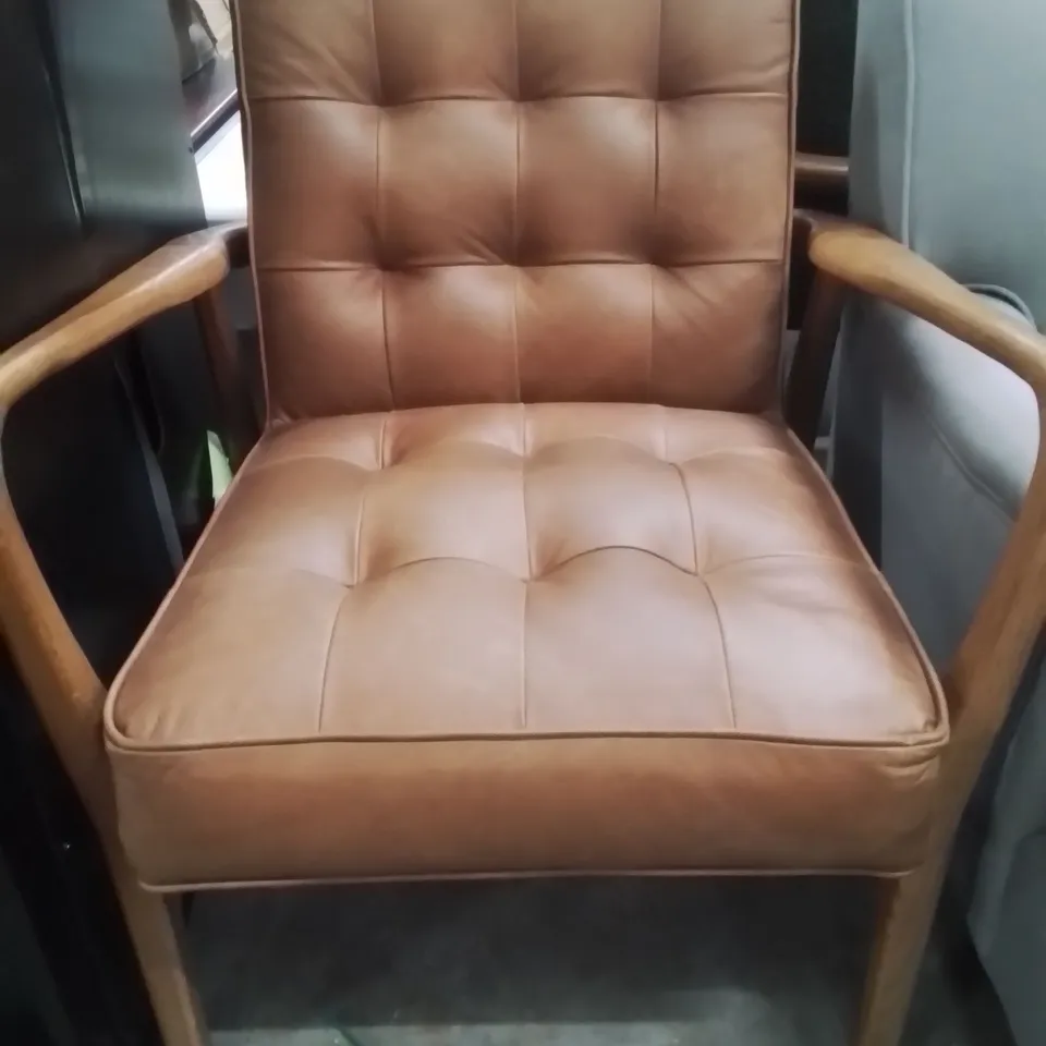 CASTLEWOOD ARMCHAIR