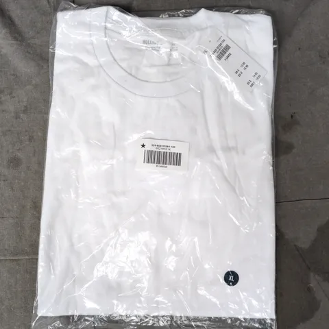 BAGGED HOLLISTER T-SHIRT IN WHITE SIZE XL