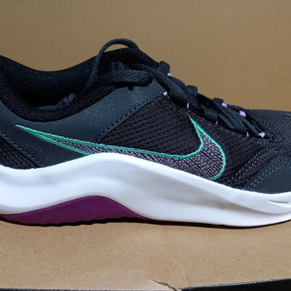 NIKE TRAINING LEGEND ESSENTIAL 3 BLACK TRAINERS - SIZE 4
