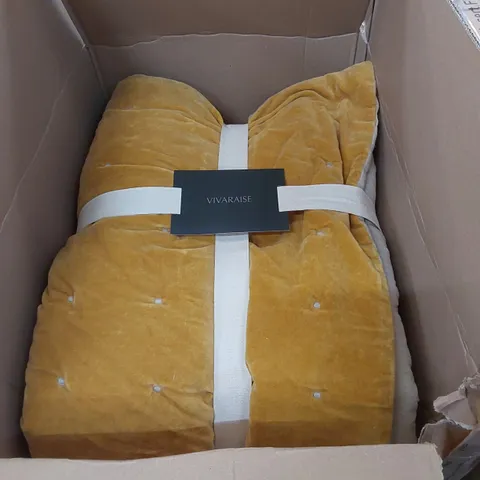 BOXED SOLID COLOUR THROW