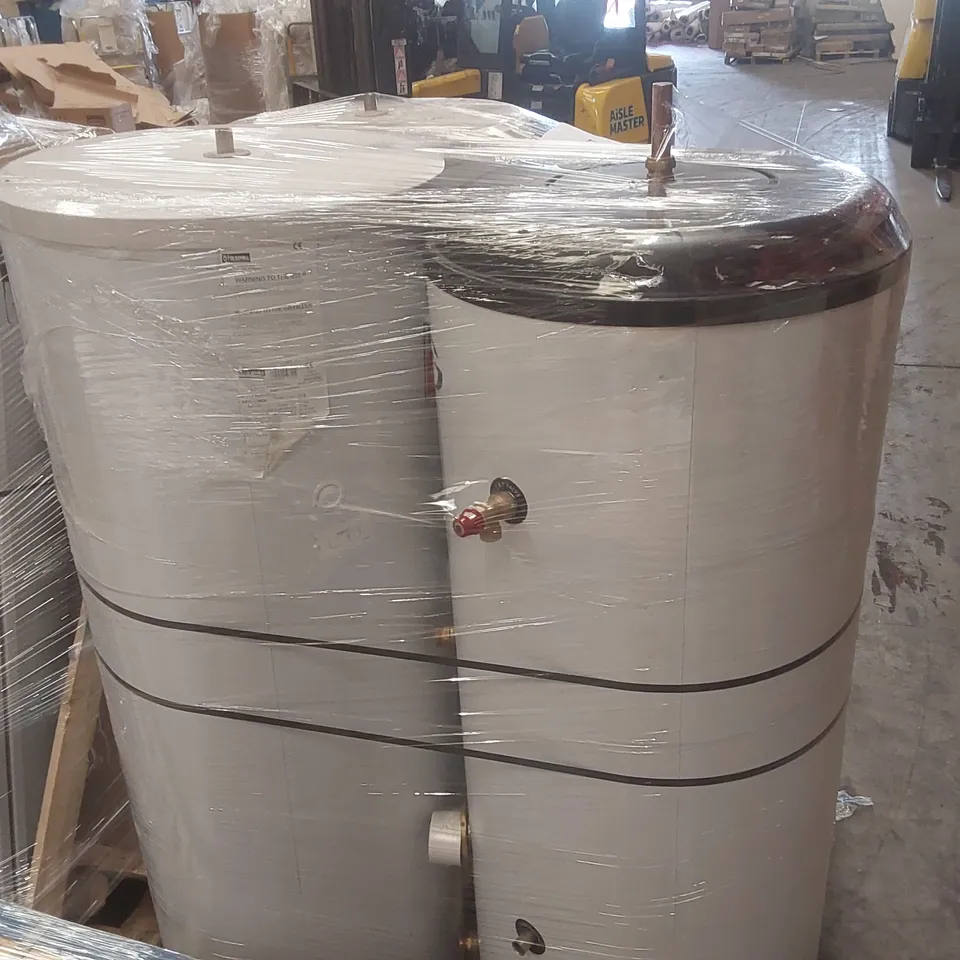 PALLET CONTAINING APPROXIMATELY 4x CYLINDERS